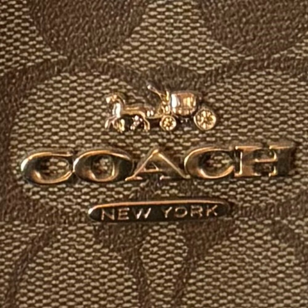 Coach Signature Bucket Shoulder Bag – Gold Hardware – Excellent Condition - Picture 2 of 6